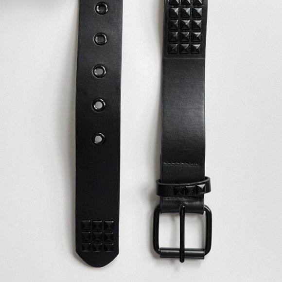 Y2K 2000s classic pyramid studded black on a black goth emo belt - Picture 7 of 8